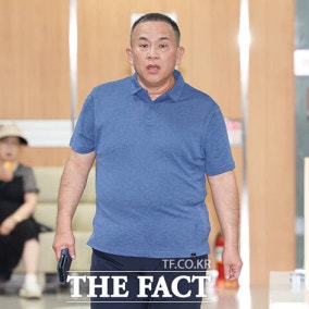 尹에 '여론조사 무상제공' 명태균, 징역 1년 6개월 법정구속