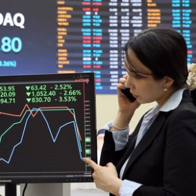 Stocks tumble, won weakens as Trump tariffs ripple through nation