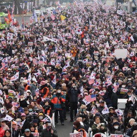Dueling mass rallies held in Seoul and Gwangju as Yoon impeachment trial nears conclusion