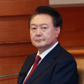 Police book Yoon for meddling in detention warrant execution after secret texts surface