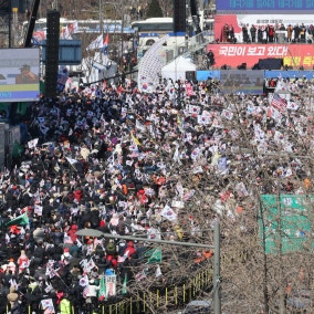 Protests for, against president's impeachment fill streets ahead of final hearing