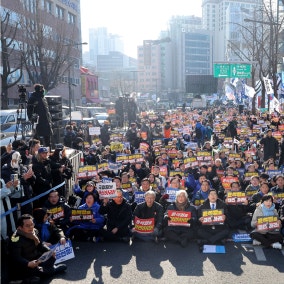 Traffic disruptions expected in Seoul on Saturday filled with rival impeachment rallies