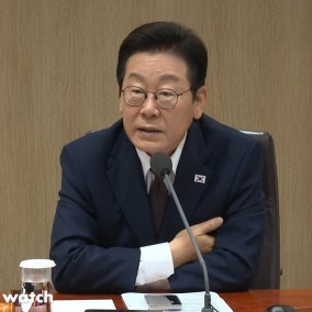 이 대통령 "부동산 언젠간 터진다…폭탄 돌리는 것"