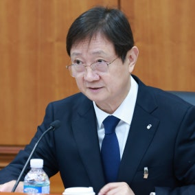 "과장광고 적발시 영업중단"…금감원장, 해외주식 중개 경쟁 경고