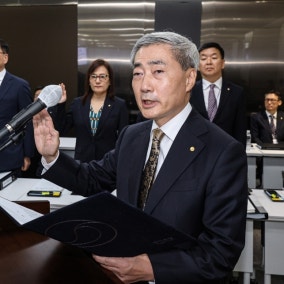 한은 "집값·가계부채 불안 지속…통화 긴축 유지"