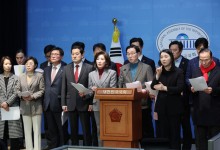 국힘 의원 76명, 헌재에 탄원서…"헌법적 이견 속 성급한 결론 안돼"