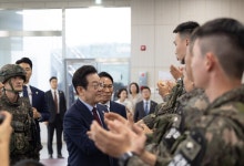 이재명 대통령, 화천 군장병 격려 "장병들을 보니 든든하고 한편으로는 미안해"