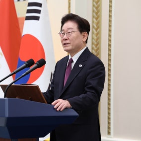 이 대통령 지지율 35.2%…민주당 지지도와 동반하락[리얼미터]