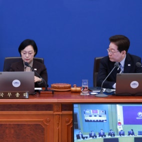 이 대통령 "굴종적·사대적 태도 지양해야…영원한 적도 우방도 없어"