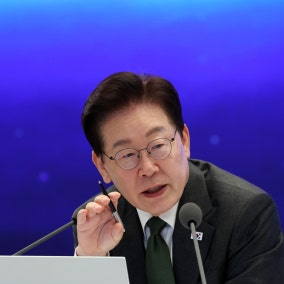이 대통령 지지율 44%, 직전대비 소폭 올라…부정평가는 49%