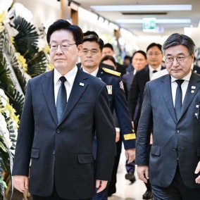 이 대통령, 부천 화재 순직 김진석 소방위 빈소 찾아 조문