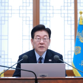 이 대통령 지지율 35.3%로 다시 하락…국힘, 민주에 오차 밖 우세
