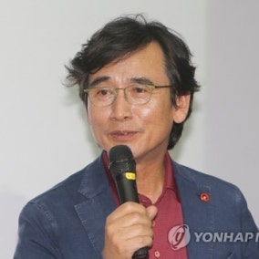유시민 "이 대통령, 尹과 똑같아…극단적 경우 임기 못 채울수도"