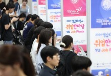 8월 취업자 증가 12만3천명..2개월 연속 10만명대