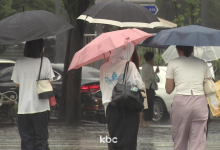 이례적 폭염 물러가니 요란한 폭우..시간당 30mm 비바람