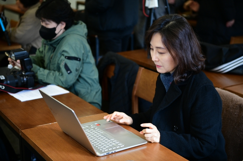 "한강 소설 죄다 역사 왜곡"..국내 현직 작가 5·18 폄훼 논란