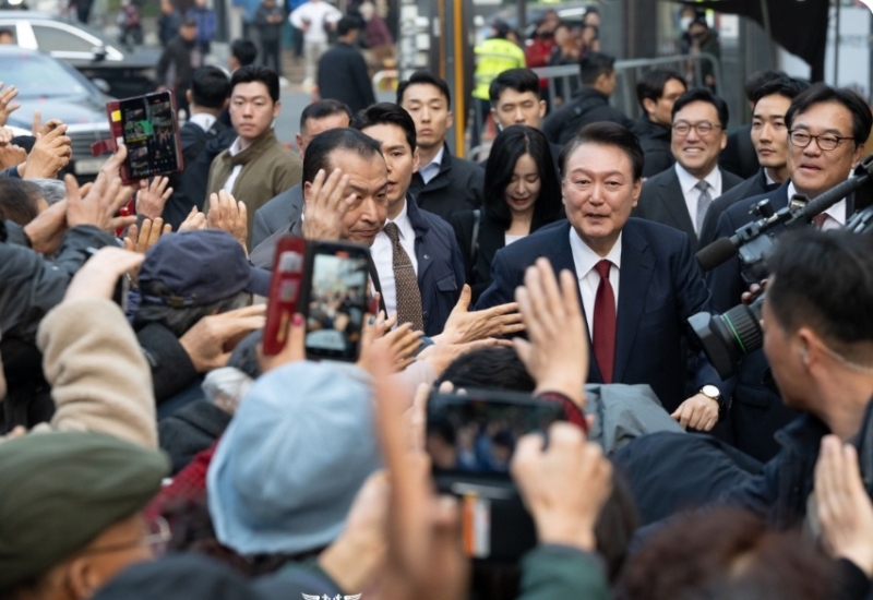 尹 "지역상권 살리기, 백종원 1천명 육성..저 믿으시죠?"..상인들 "네!", '윤석열' 연호