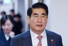 尹에 '비상계엄' 건의, 김용현 국방장관..충암고 1년 선배