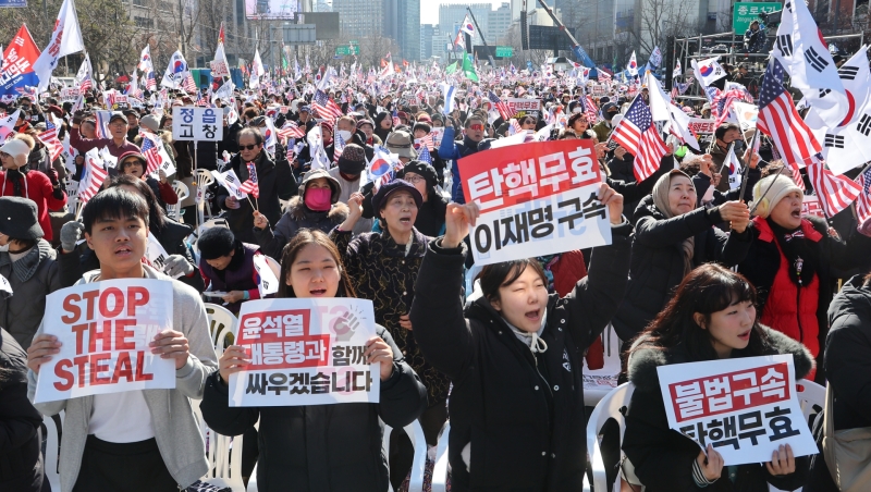 서울 도심 4곳에서 대규모 탄핵 반대 집회..내부갈등 격화