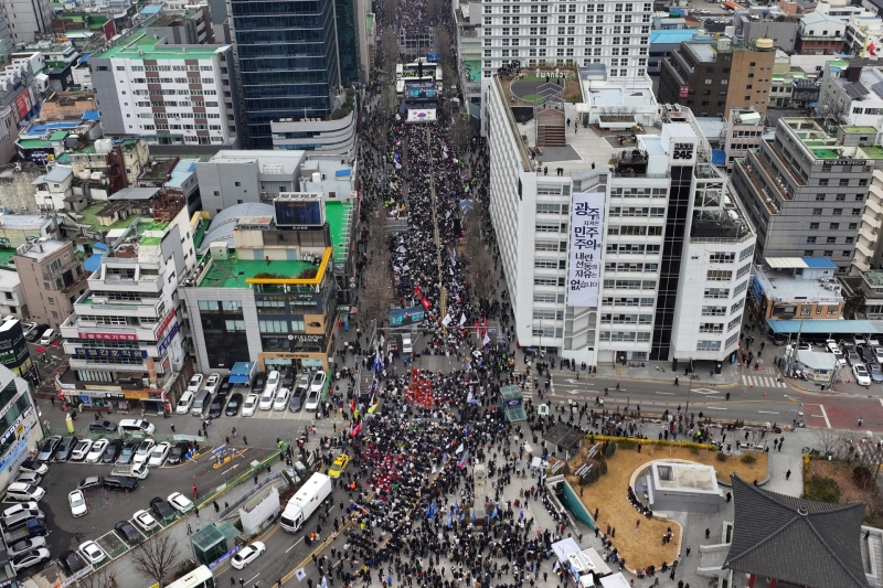 광주 금남로서 탄핵 촉구 궐기대회..탄핵 반대 맞서 '맞불집회'