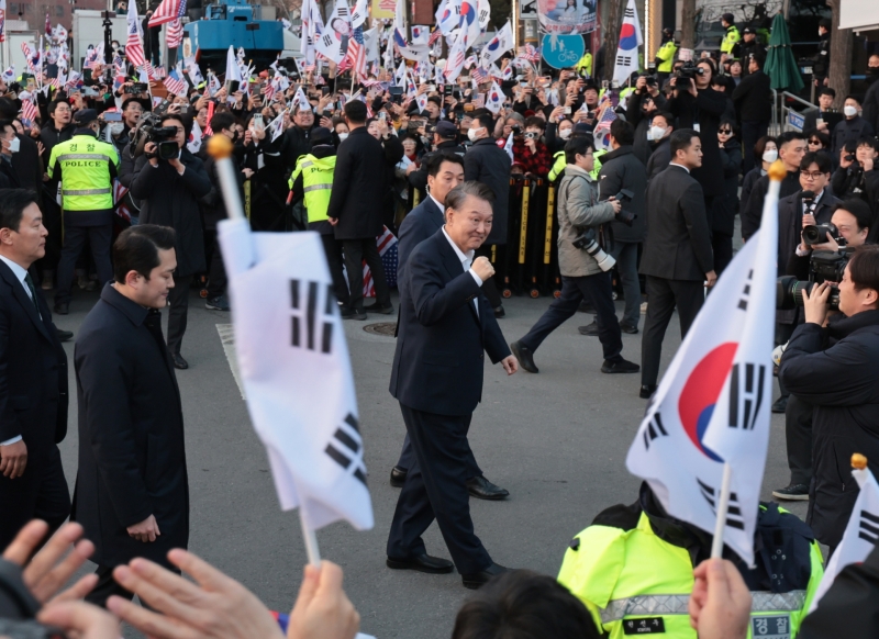 세종서 교사가 수업 중 '尹대통령' 동물 비유·욕설까지?..조사 중