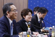 오늘 도쿄서 한중일 외교장관 만나.."북핵·인적교류 논의"