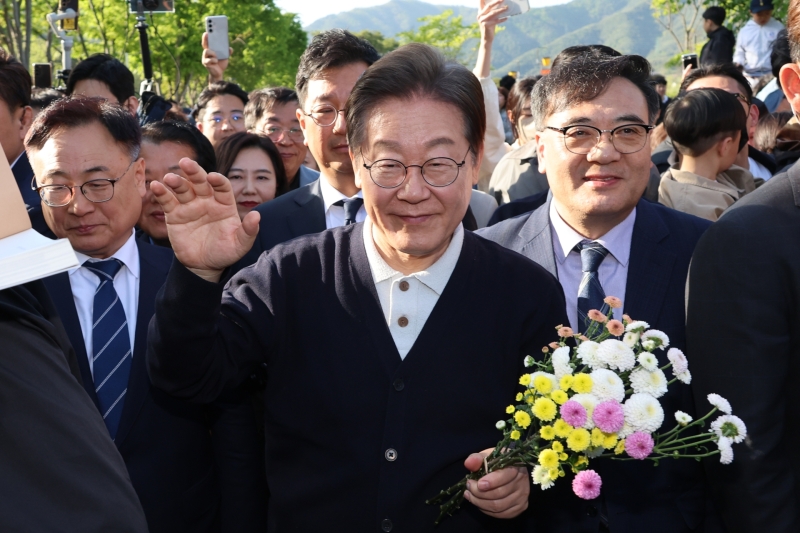 이재명 "내란 세력에 지지 않을 것" 지지 호소