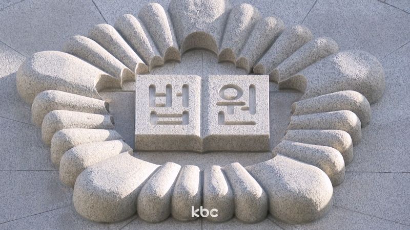 "쓰레기봉투 찢었다고" 길고양이에 돌 던지고 개 풀어 죽인 70대