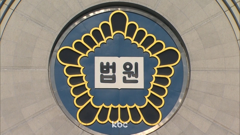 6살 여아 볼에 뽀뽀·배 만진 사진기사..법원 "강제추행 성립"