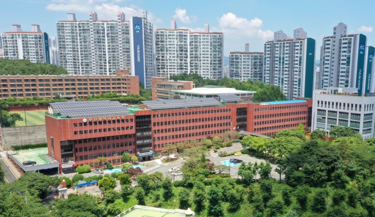싸움 말린 교사 폭행한 초등생..부모는 교사 아동학대 신고