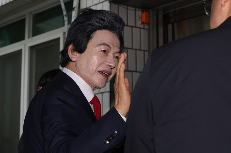 "셀프 치료 안 되나"..허경영, 유치장서 복통 호소 병원 이송