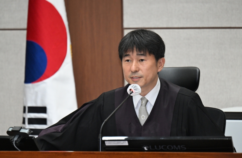 지귀연 "룸살롱 접대, 생각해 본 적도 없어"..민주당 "사진 공개 결정"