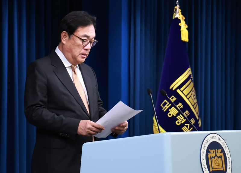 경찰, 정진석 전 실장 입건..대통령실 PC 파쇄 지시했나
