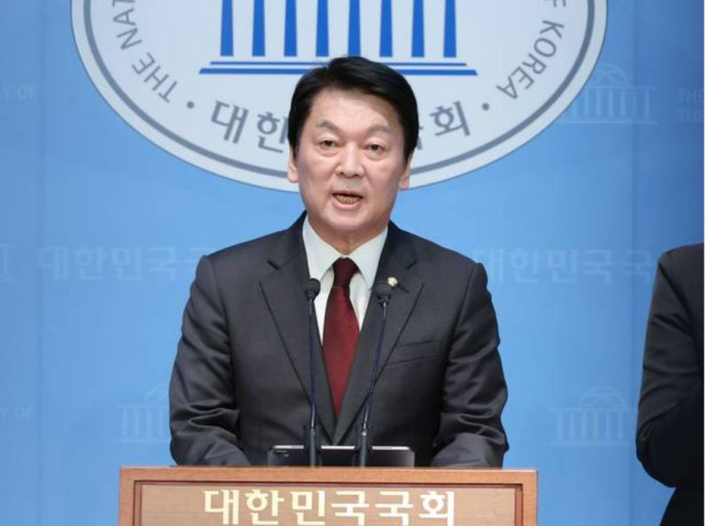 안철수 측, '건강 이상설' 제기 김어준 등 고발.."허위사실 유포"
