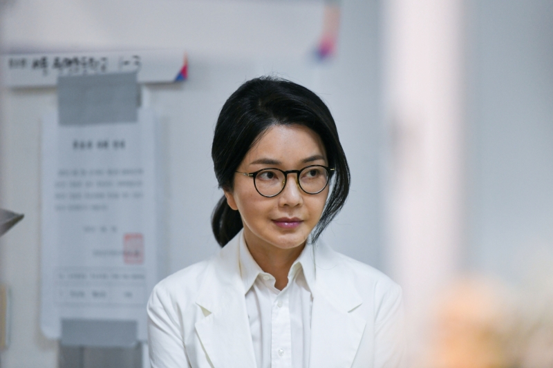 尹 측근 "김건희 고의 입원? 터무니없는 가짜뉴스..특검, 오히려 잘됐다더라"