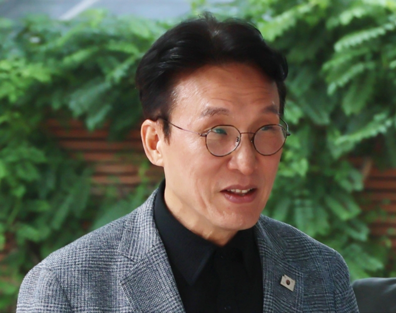출입국·비행편 기록 공개한 김민석.."칭화대, 마구잡이로 학위 안 줘"
