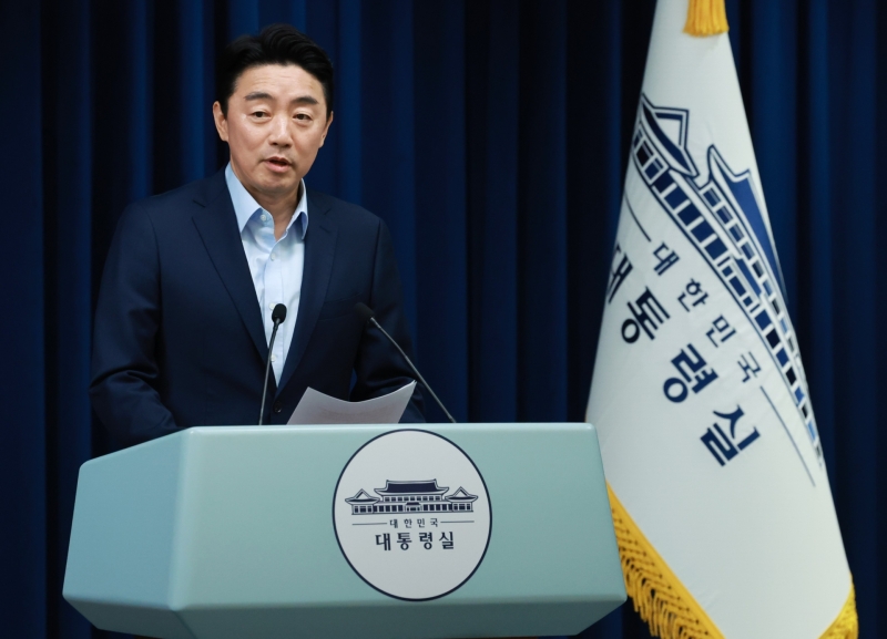 강훈식 비서실장 "대통령 눈 너무 높아..국민 판단만 남아"