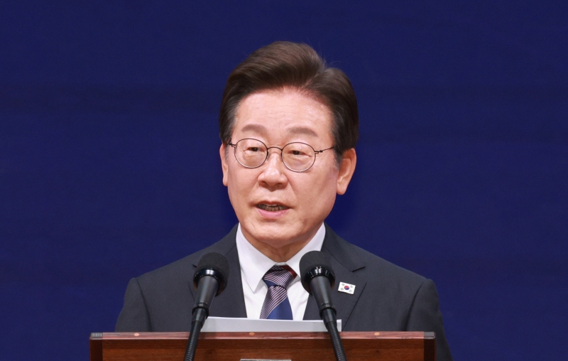 이재명 "5·18 헌법 전문 수록 등 개헌 나설 때"