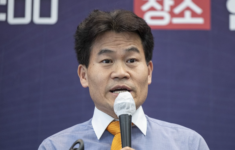 전한길 한 달 전 국민의힘 입당..윤희숙 "당을 더 위태롭게 해"