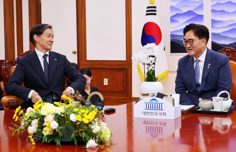 '자녀 입시비리'로 감옥 간 조국, '광복절 특사' 포함되나? 우원식 의장 면회 '주목'