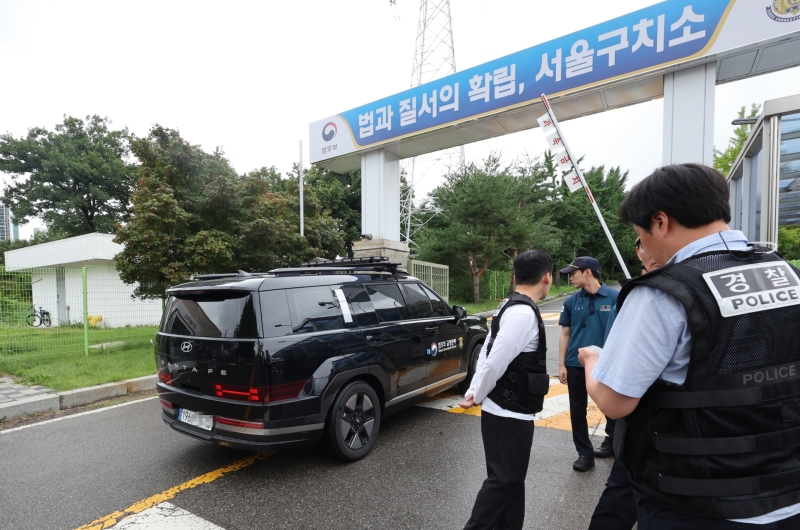 특검, '구치소 버티기' 尹 오전 9시부터 체포 시도