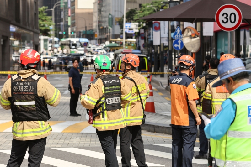 명동 신세계백화점 본점 폭파 협박...경찰특공대 투입