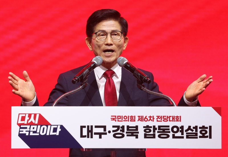 '尹-김건희 동시 구속'에 김문수 "李, 법 위에 군림...정치적 복수에 눈 멀어"