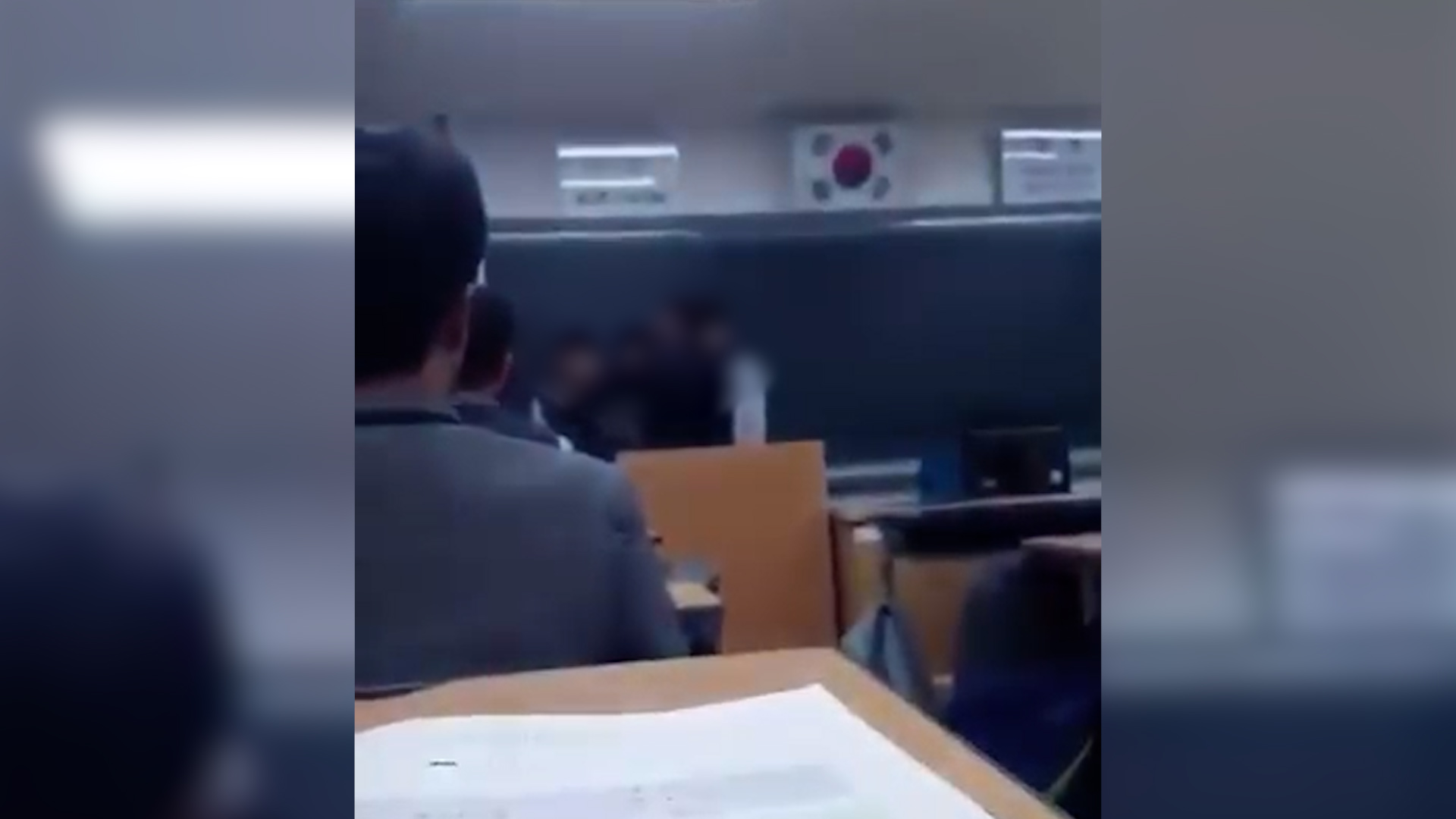 [영상]고교 교사가 학생 3명 뺨 때리는 영상 공개돼 '파문'