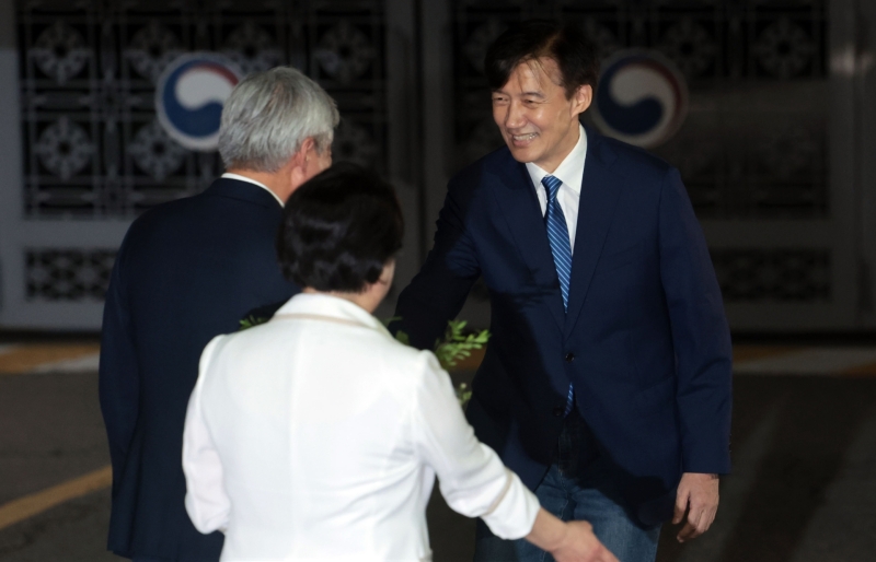 조국 특별사면 건의했던 민주당 의원 "지금 모습, 당혹스러워"