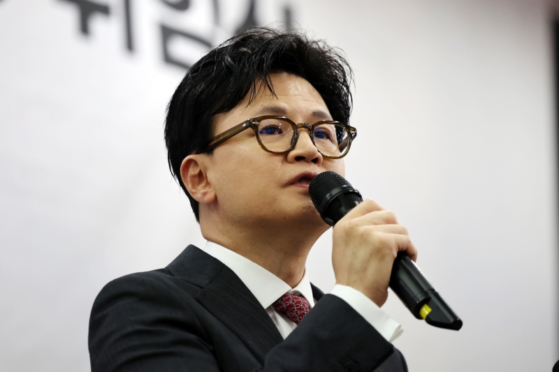 한동훈 23일 법정 부른다...내란특검 요청 수용
