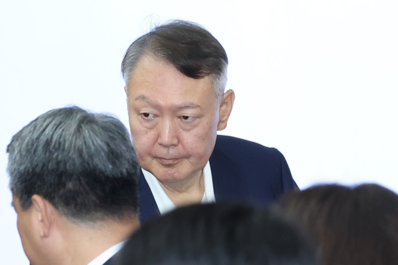 尹, 85일 만에 재판 출석...짧은 흰머리에 수척해진 모습