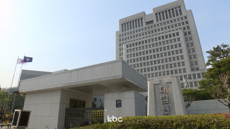 경찰관에 쇠파이프 휘두른 30대 남성 '무죄' 확정