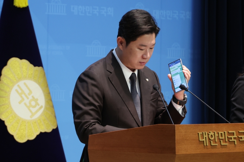 진종오 "민주당 시의원 특정 종교 신도 입당 회유"…시의원 "명백한 조작"