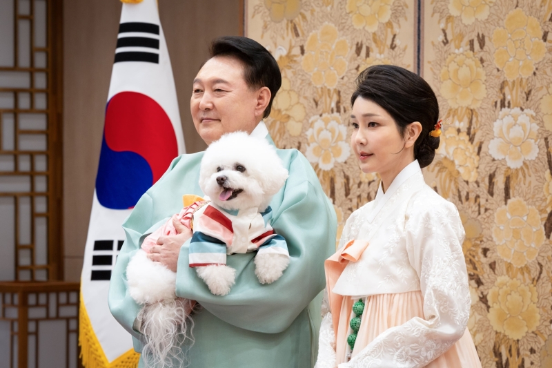 尹 부부, 구치소서 추석 맞이… 특식 없이 백설기·과일 제공